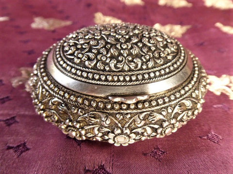 Fine quality Ceylonese Silver Pill Box.
